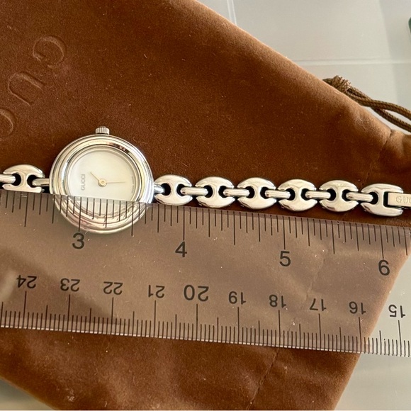 GUCCI Vintage Interchangeable bezel watch in working condition / with pouch - Picture 7 of 11